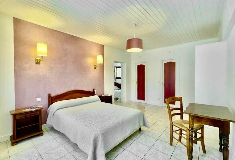 חדר משפחתי, Ferme Auberge Du Roc