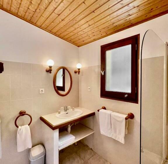 חדר משפחתי, Ferme Auberge Du Roc