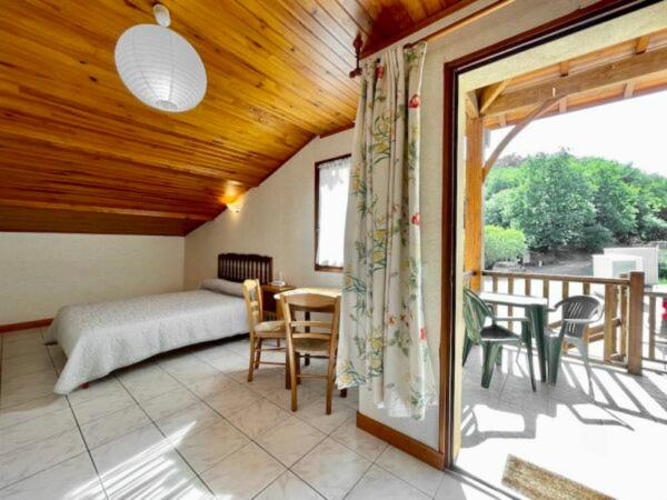 חדר משפחתי, Ferme Auberge Du Roc