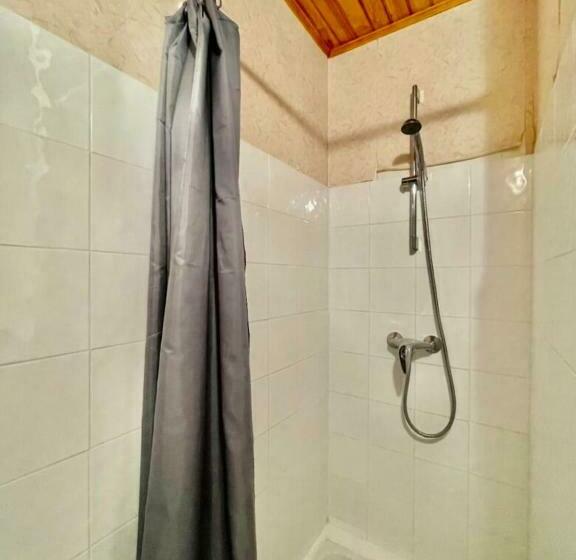 חדר משפחתי, Ferme Auberge Du Roc