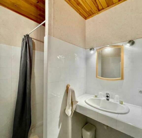 חדר משפחתי, Ferme Auberge Du Roc