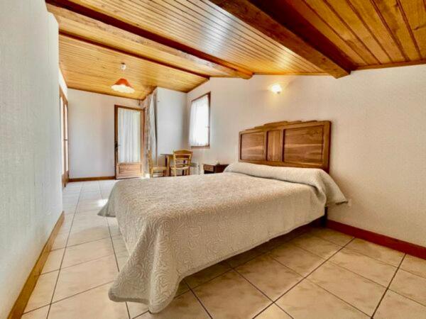 חדר משפחתי, Ferme Auberge Du Roc