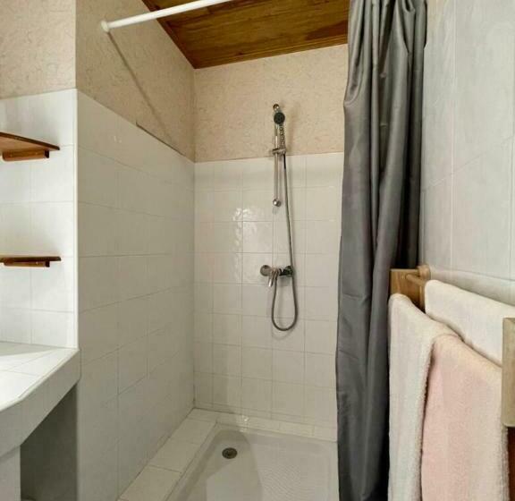 חדר משפחתי, Ferme Auberge Du Roc