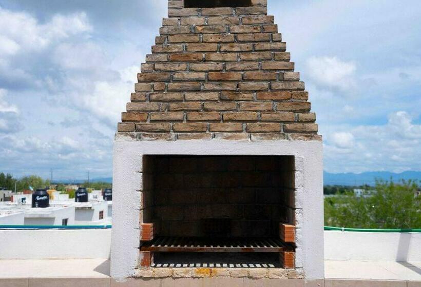 带共用浴室的标准房间, Suites Apodaca