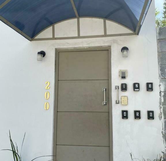 带共用浴室的标准房间, Suites Apodaca