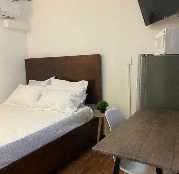 带共用浴室的标准房间, Suites Apodaca