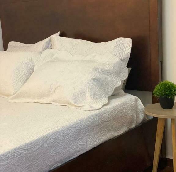 带共用浴室的标准房间, Suites Apodaca