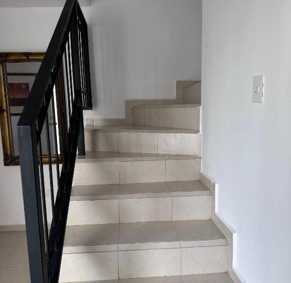 2间卧室的房子, Suites Apodaca