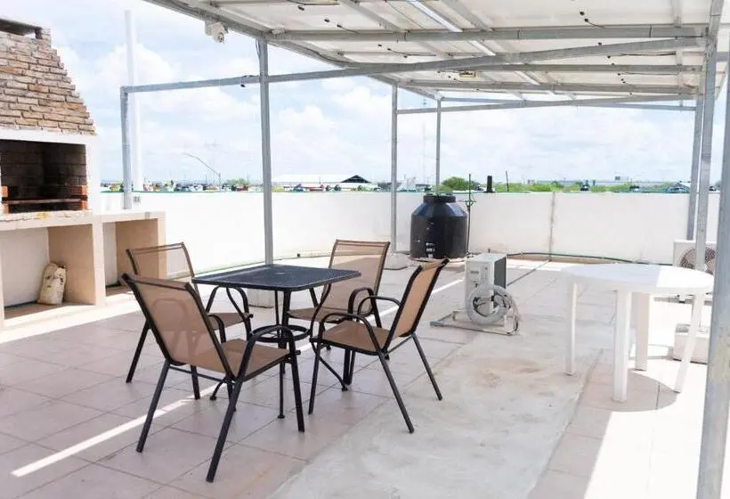 Standard Neljän Hengen Huone, Suites Apodaca