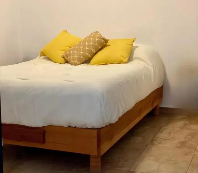 Economy Yhden Hengen Huone, Suites Apodaca