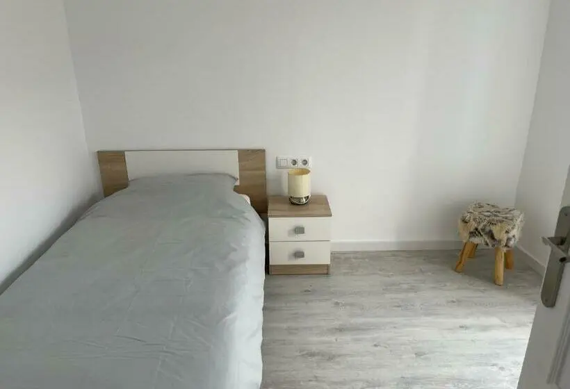 Huoneisto 3 Makuuhuonetta, Old Town Oliva Guest Apartment
