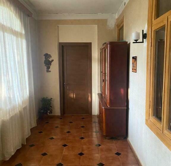 اتاق استاندارد سه نفره, Shota S Guest House