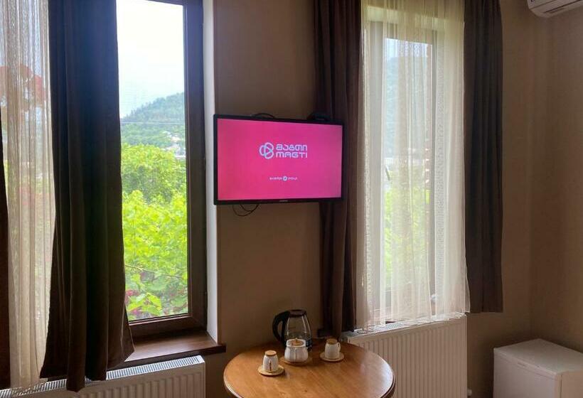 اتاق استاندارد سه نفره, Shota S Guest House