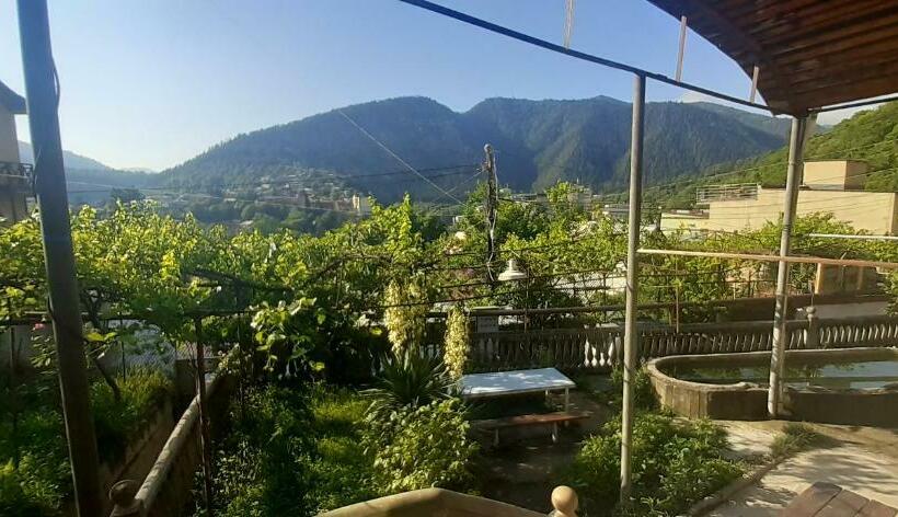 اتاق استاندارد سه نفره, Shota S Guest House