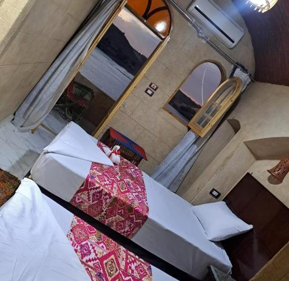 اتاق استاندارد با تراس, Queen House