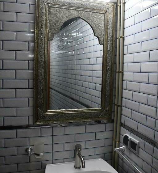 اتاق استاندارد سه نفره, Hôtel La Vallée Des Oiseaux