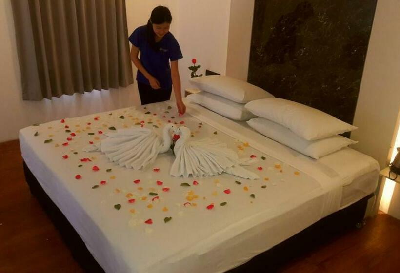 سوییت جونیور, Royal Crown