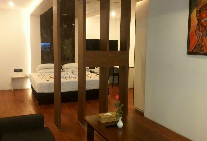 سوییت جونیور, Royal Crown