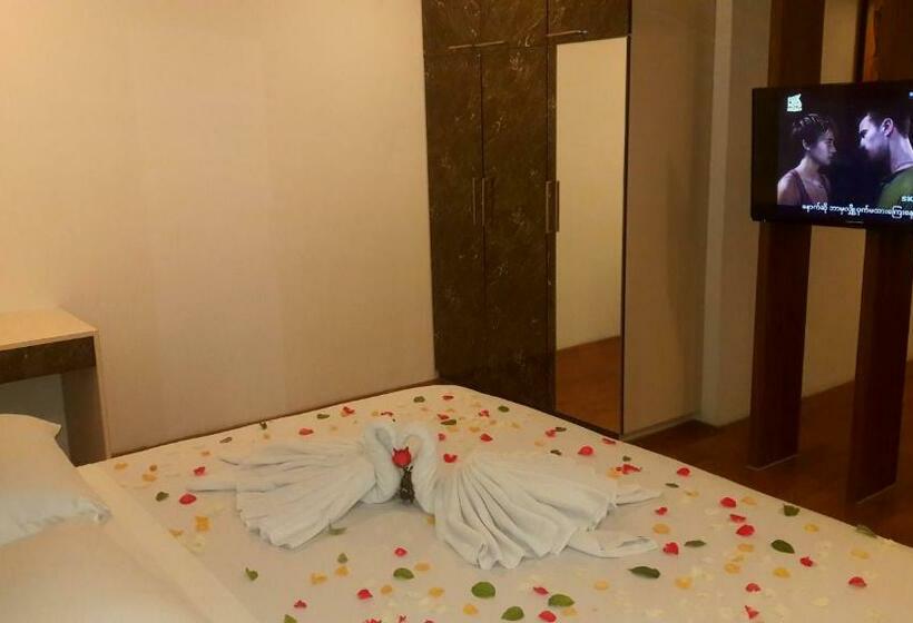 سوییت جونیور, Royal Crown