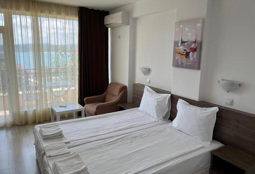 Camera Standard Vista Mare con Balcone, Family Hotel Dreams