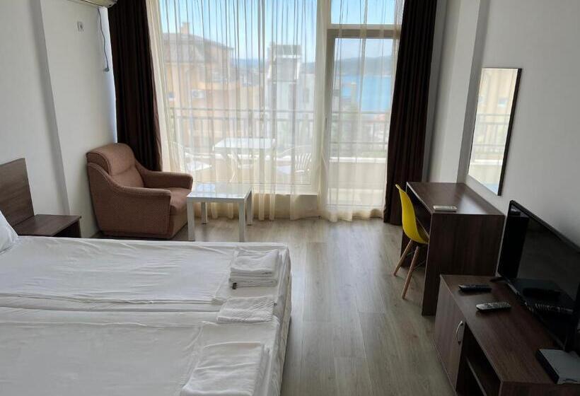 Camera Standard Vista Mare con Balcone, Family Hotel Dreams