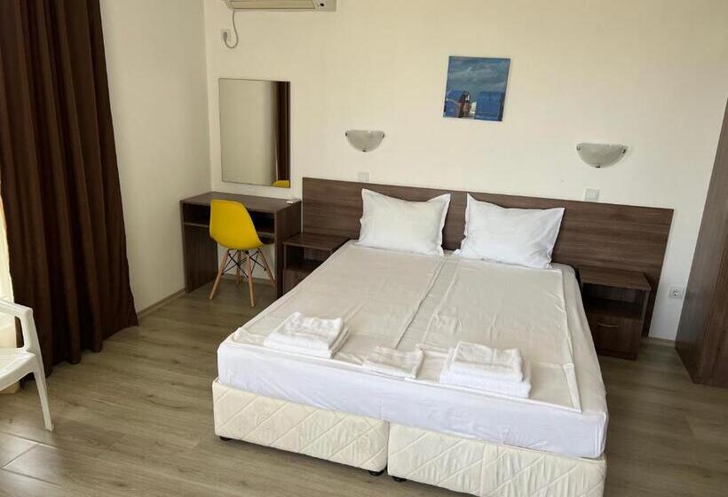 Camera Tripla Classica con Balcone, Family Hotel Dreams