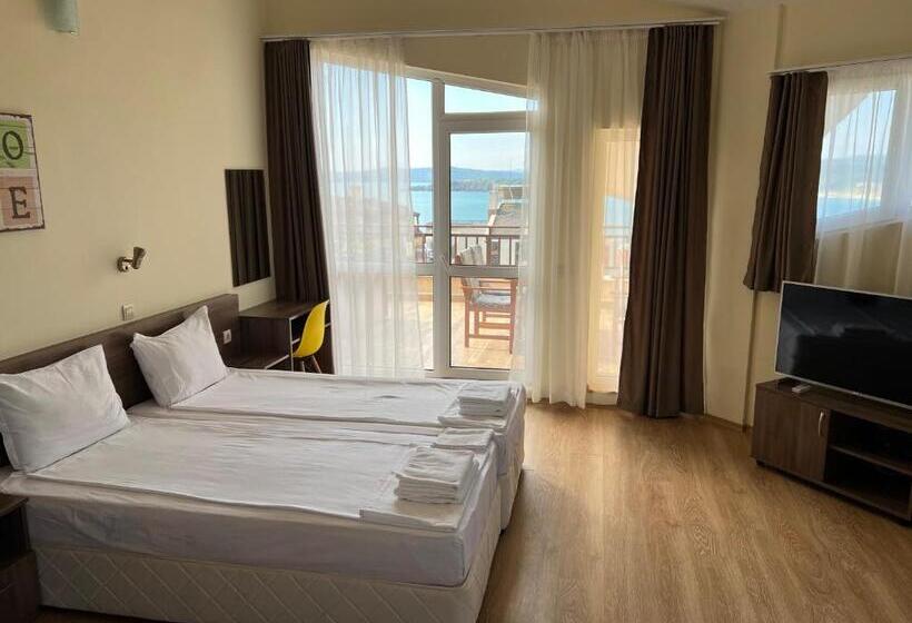 Appartamento 1 Camera da Letto Vista Mare, Family Hotel Dreams