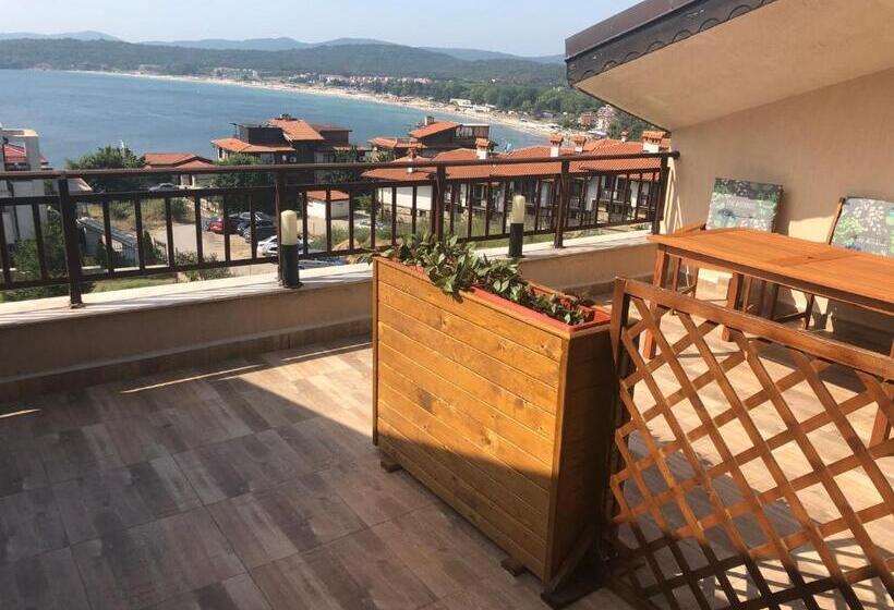 Camera Deluxe Vista Mare con Balcone, Family Hotel Dreams