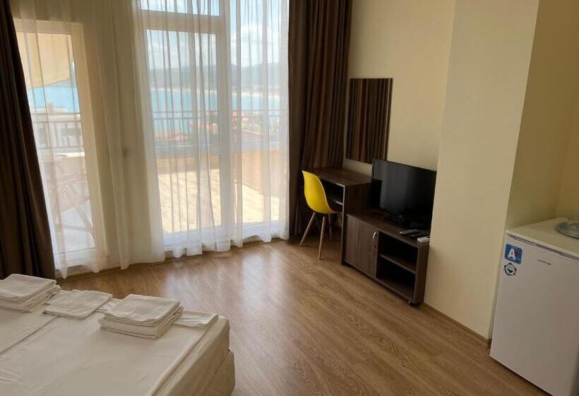 Camera Deluxe Vista Mare con Balcone, Family Hotel Dreams