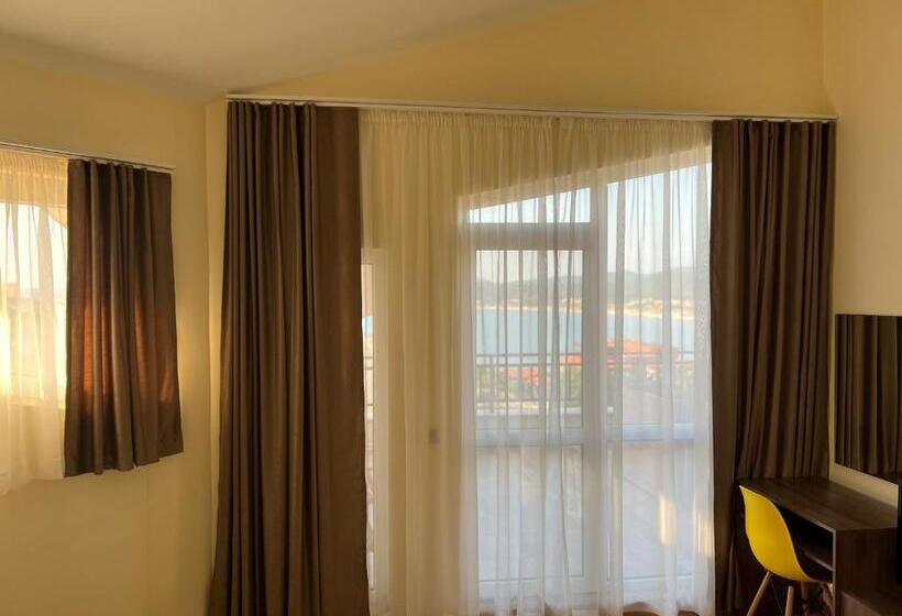 Camera Deluxe Vista Mare con Balcone, Family Hotel Dreams