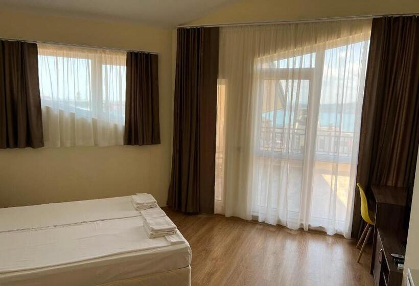 Camera Deluxe Vista Mare con Balcone, Family Hotel Dreams