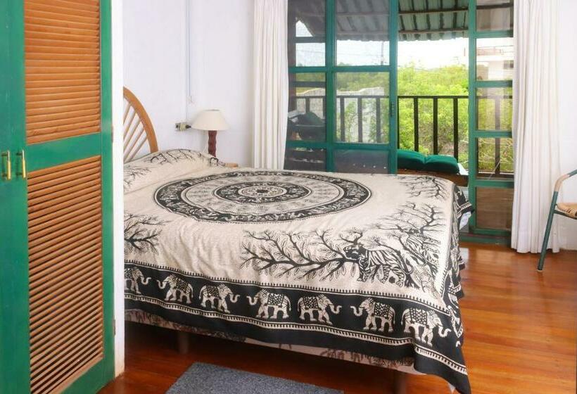 جناح, Galapagos Chalet