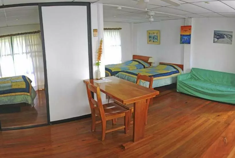 سوییت, Galapagos Chalet