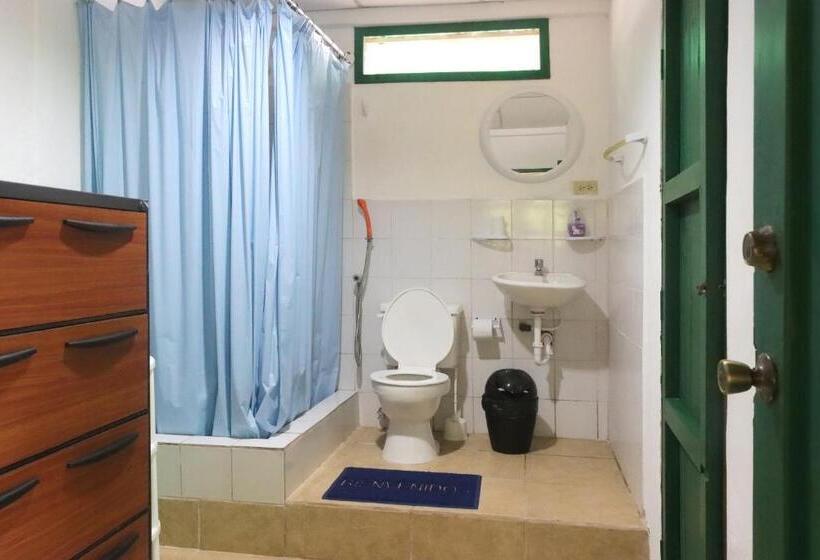 غرفة قياسية, Galapagos Chalet