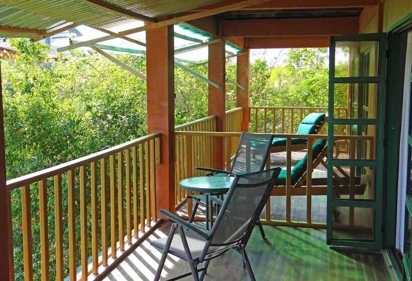 جناح, Galapagos Chalet