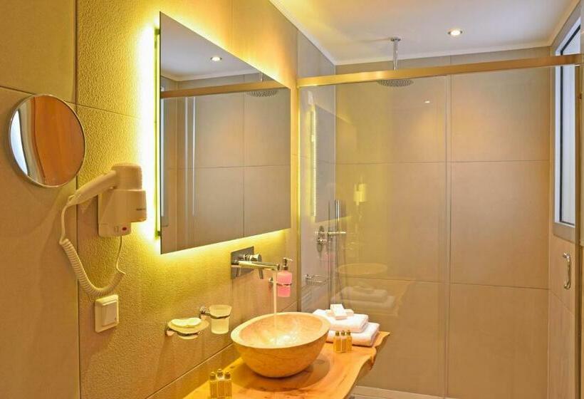 古典房间, Elia Kentron