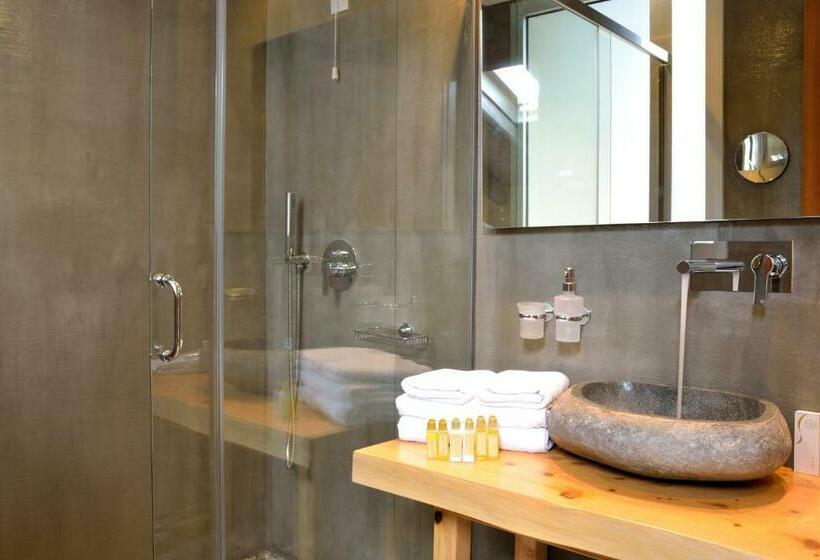 古典房间, Elia Kentron