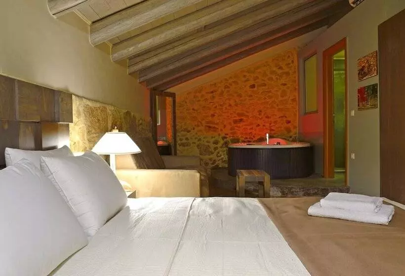 Superior Room, Elia Kentron