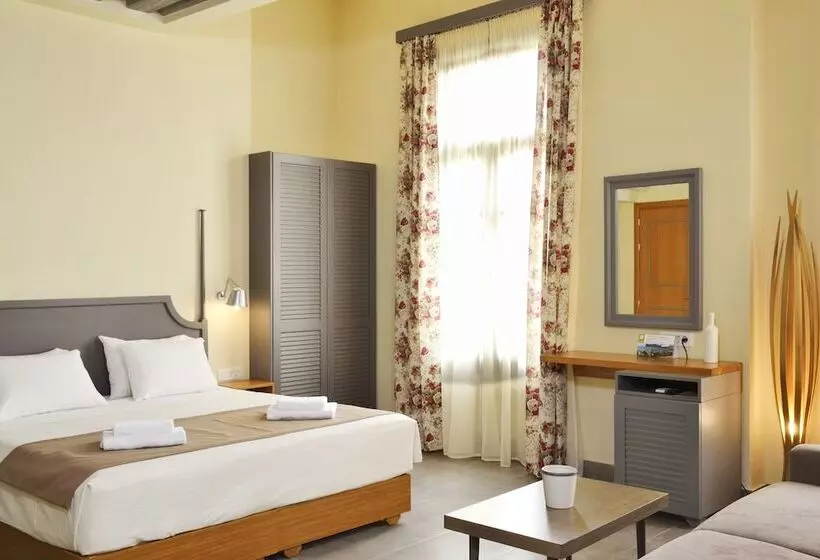 Superior Room, Elia Kentron