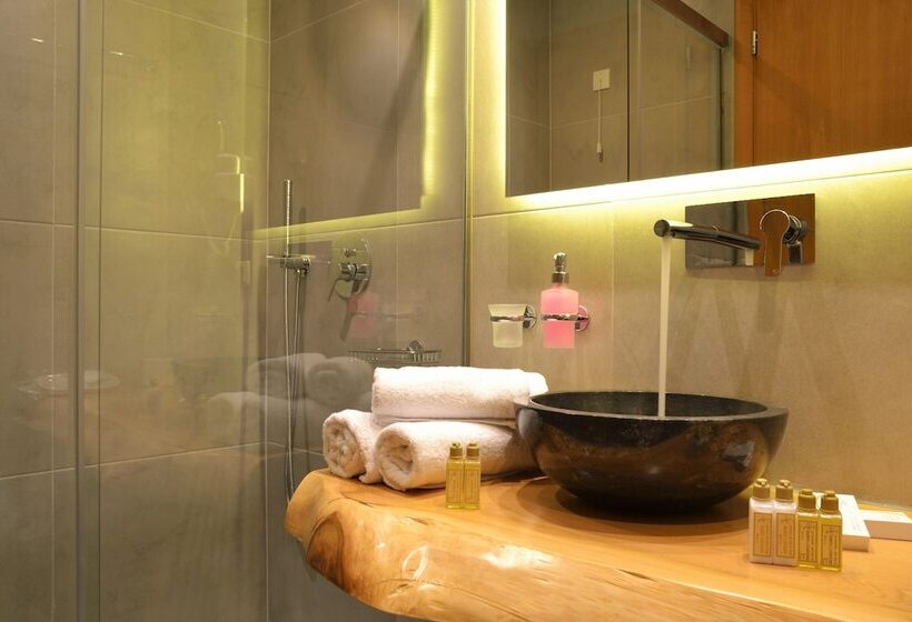 高级大房间, Elia Kentron