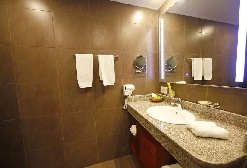 اتاق اجرایی, Best Western Premier Garden Hotel Entebbe