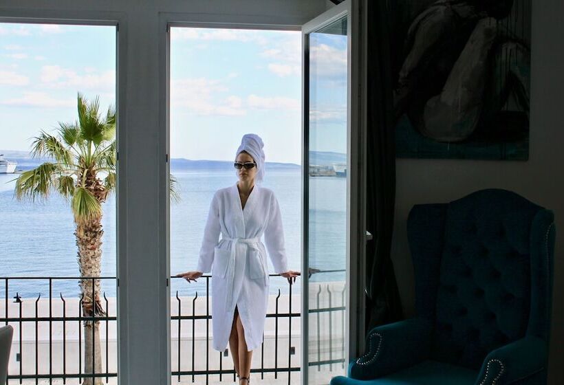 Номер престиж с видом на море, Galeria Valeria Seaside Downtown   Mag Quaint & Elegant Boutique Hotels