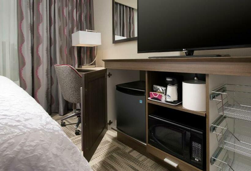 Standard-huone King-vuode, Hampton Inn Louisville East/hurstbourne