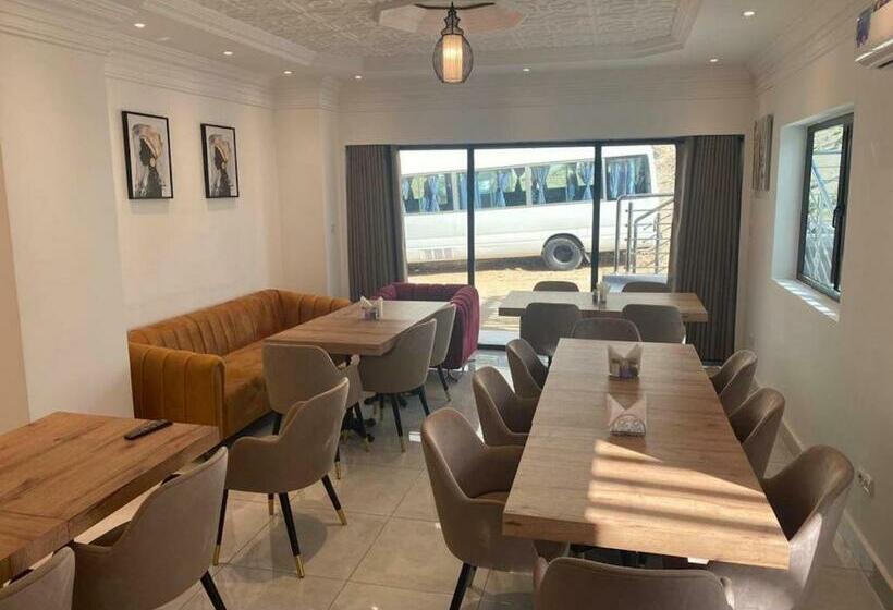 سوییت جونیور, Hôtel Résidence La Corniche