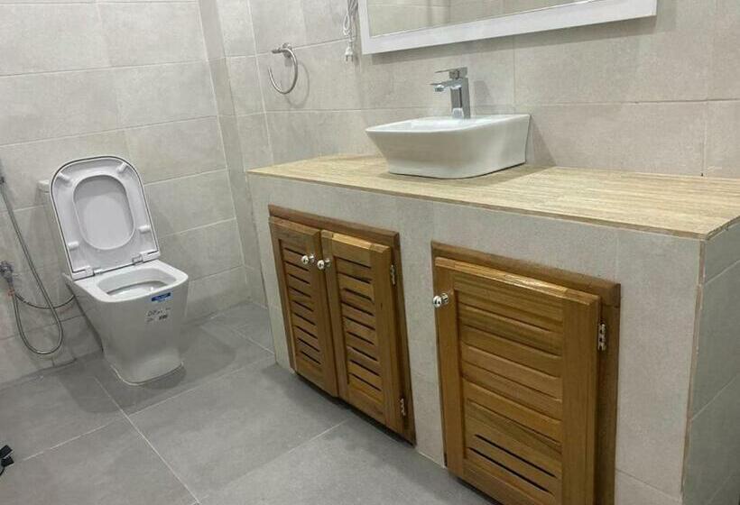 سوییت جونیور, Hôtel Résidence La Corniche