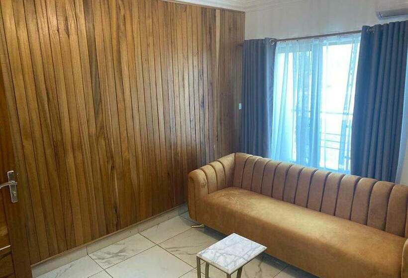 سوییت جونیور, Hôtel Résidence La Corniche