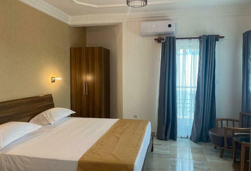 سوییت جونیور, Hôtel Résidence La Corniche