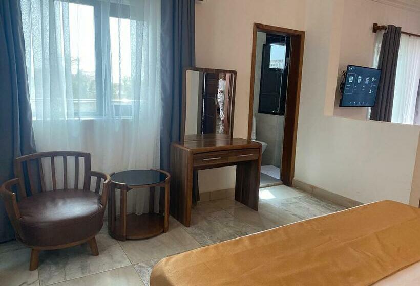 سوییت جونیور, Hôtel Résidence La Corniche