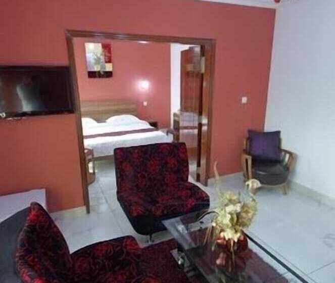 سوییت جونیور, Hôtel Résidence La Corniche