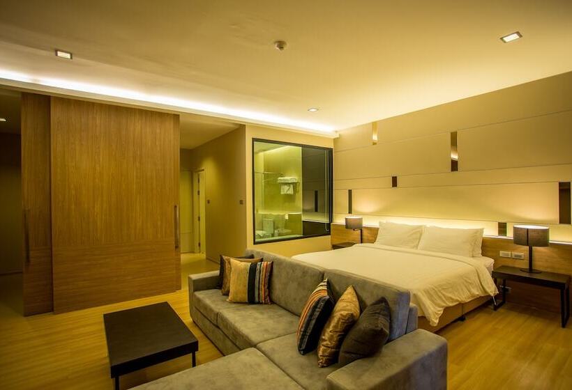 Полулюкс, Hyde Park Chiangmai